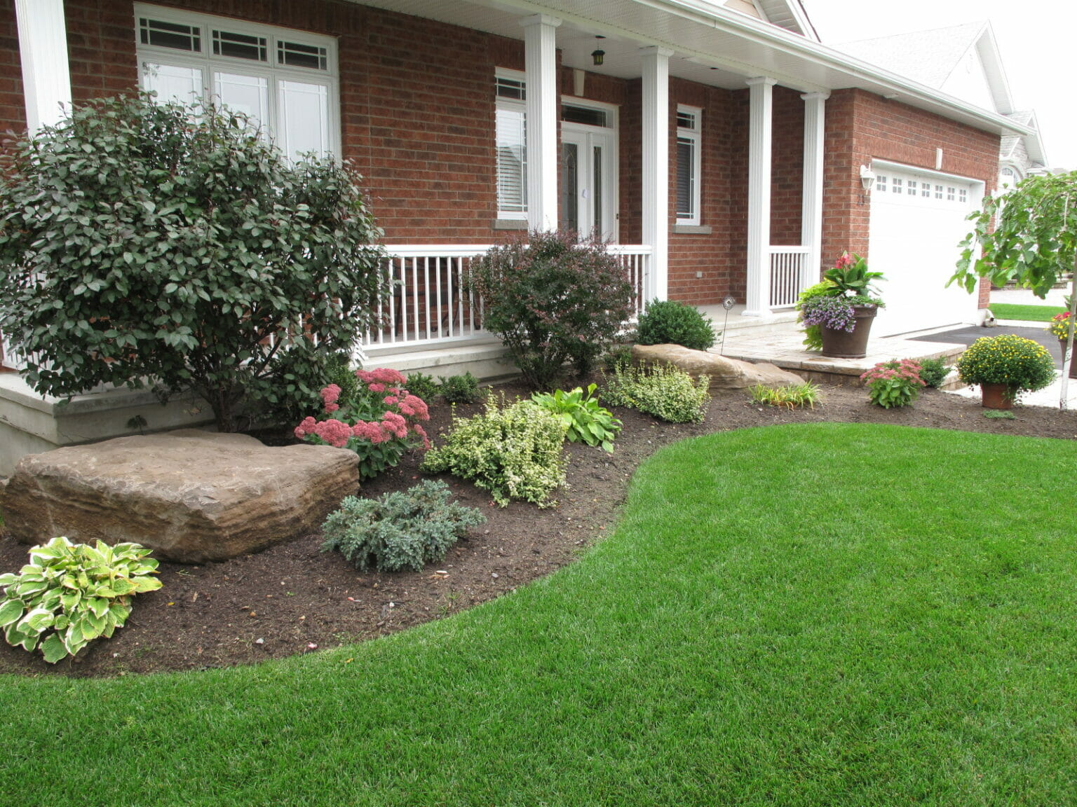 Landscape Design in Ottawa using Artificial vs. Real Grass - Ottawa ...